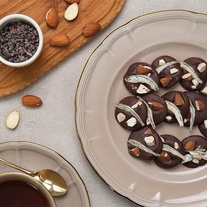 ラジオ発 ご縁でうまれた煮干しショコラ | snaq.me store (スナック