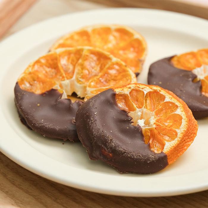 パリッと軽やか みかんチョコ | snaq.me store (スナックミーストア)