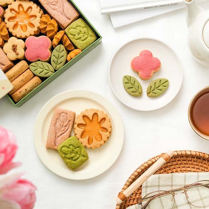 春風なびく お花畑のクッキー缶 | snaq.me store (スナックミーストア)