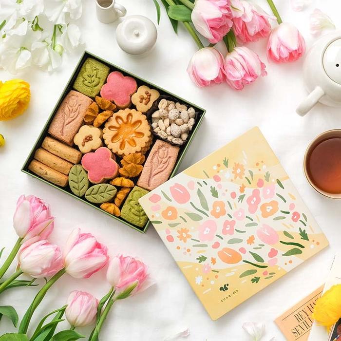 春風なびく お花畑のクッキー缶 | snaq.me store (スナックミーストア)