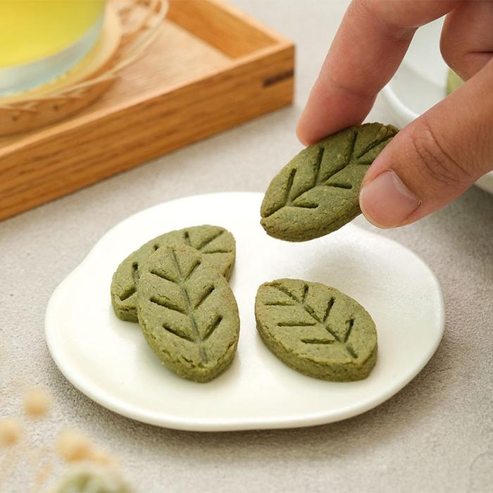 大袋】緑茶のリーフ型クッキー | snaq.me store (スナックミーストア)