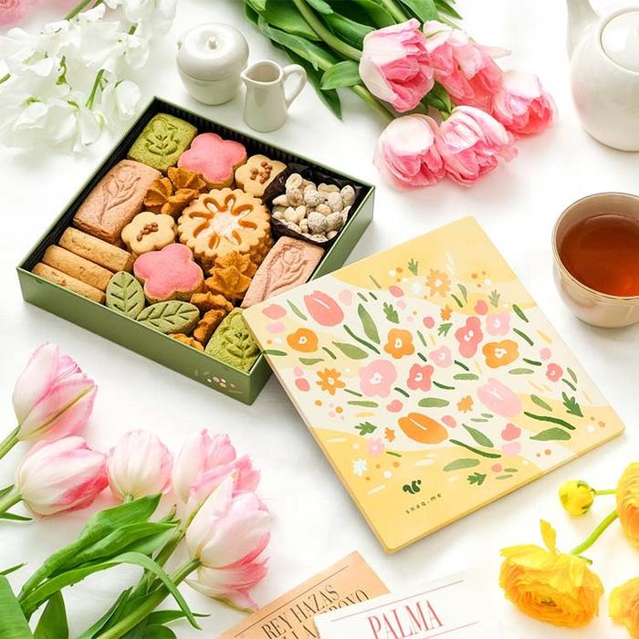 春風なびく お花畑のクッキー缶 | snaq.me store (スナックミーストア)